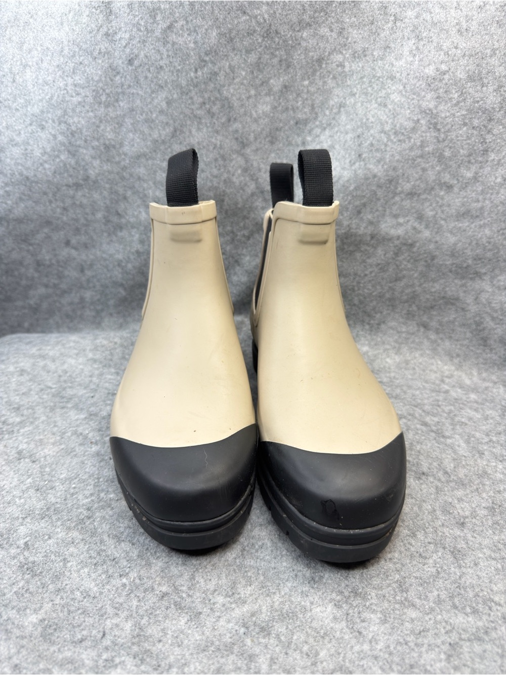 Everlane The Rain Boot for Women, Chelsea style, Size 7 US. Colorway: Parchment